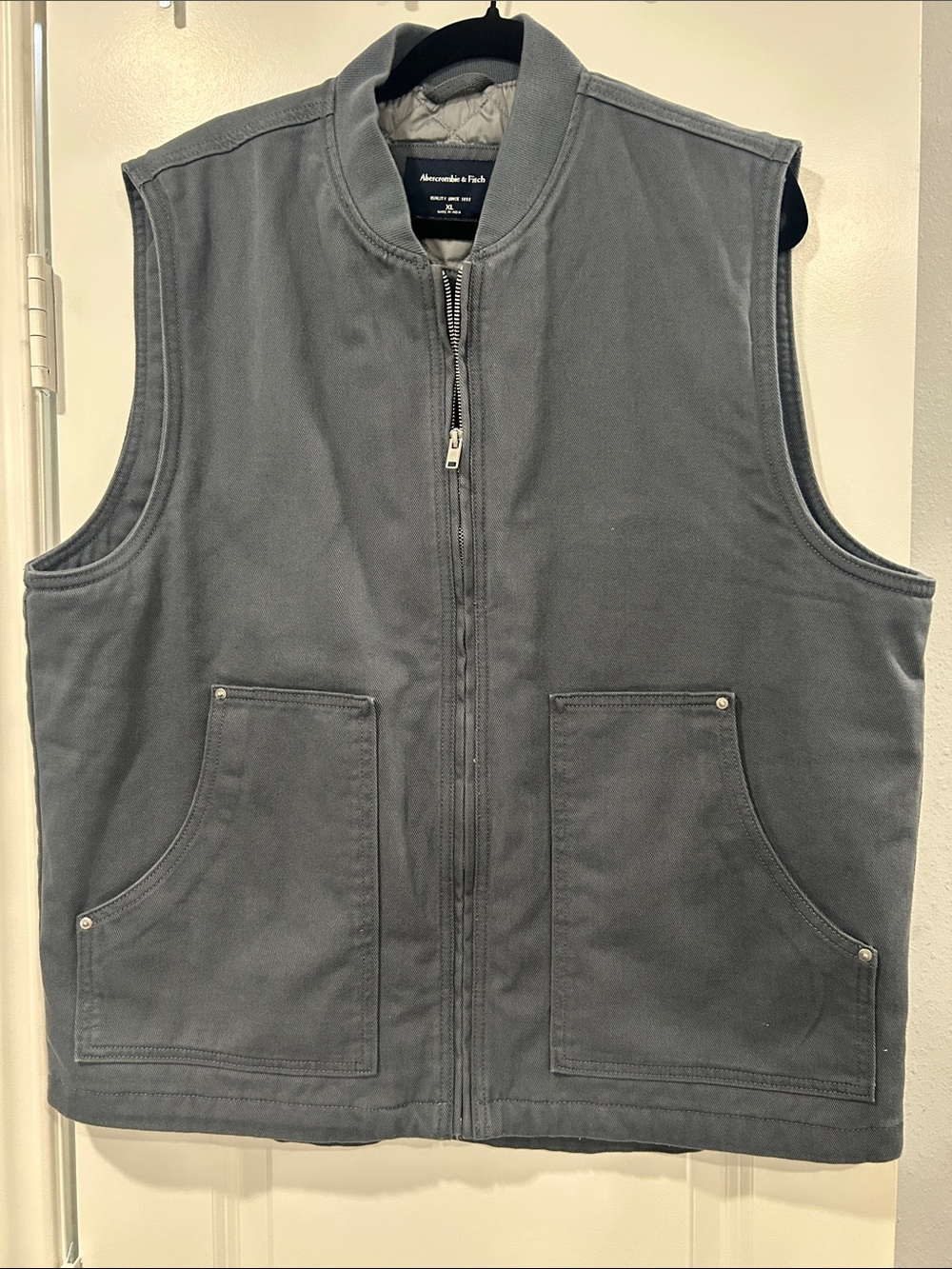 Abercrombie & Fitch Men's Dark Gray Quilted-Lined Zip Vest